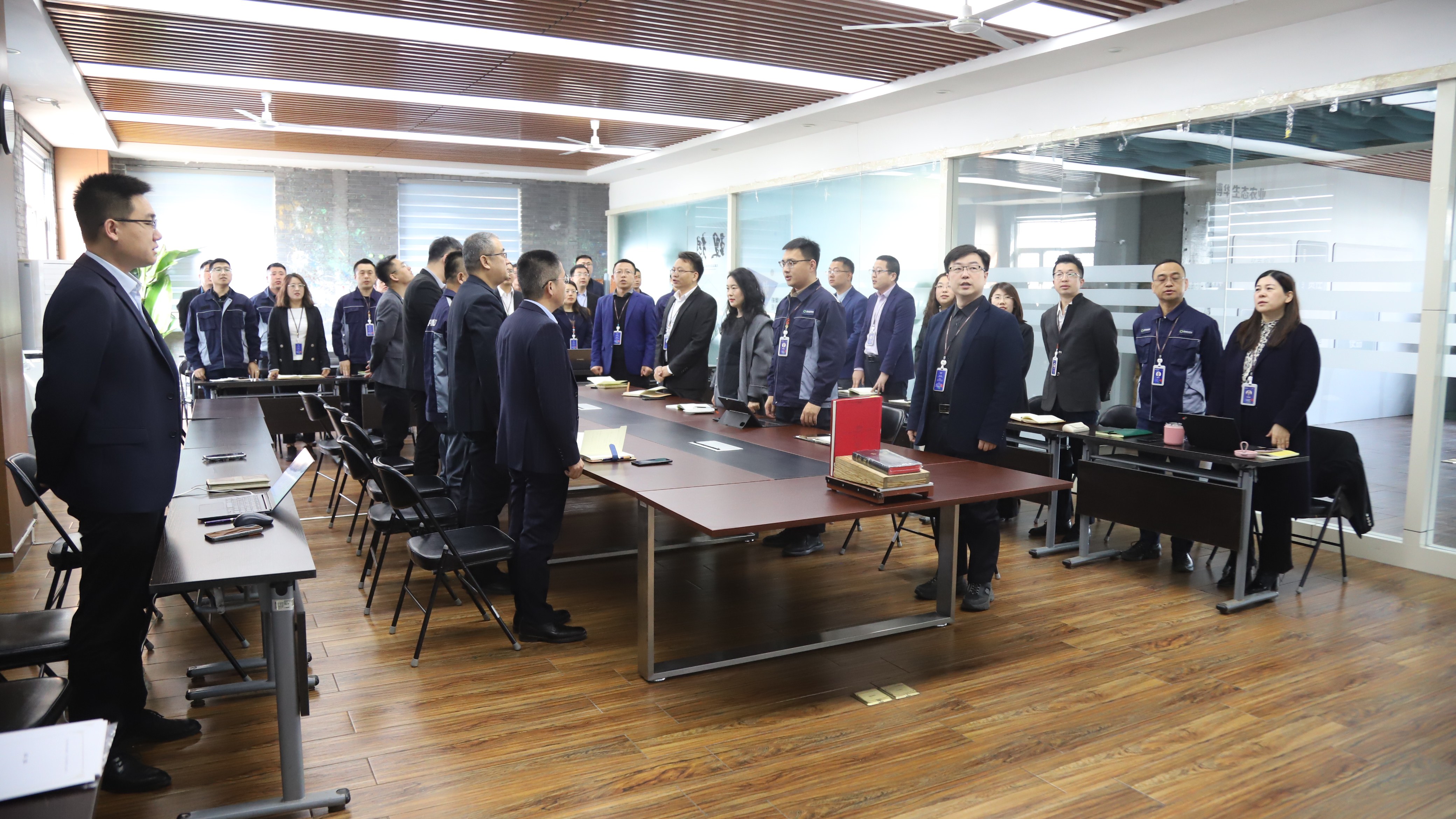 博華生(shēng)态農(nóng)業(yè)組織召開(kāi)新聘幹部宣誓暨幹部發展大(dà)會(huì)